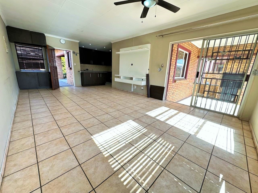 3 Bedroom Property for Sale in Amberfield Crest Estate Gauteng