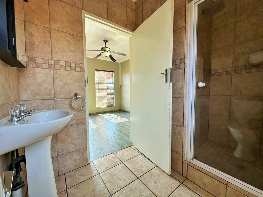 3 Bedroom Property for Sale in Amberfield Crest Estate Gauteng