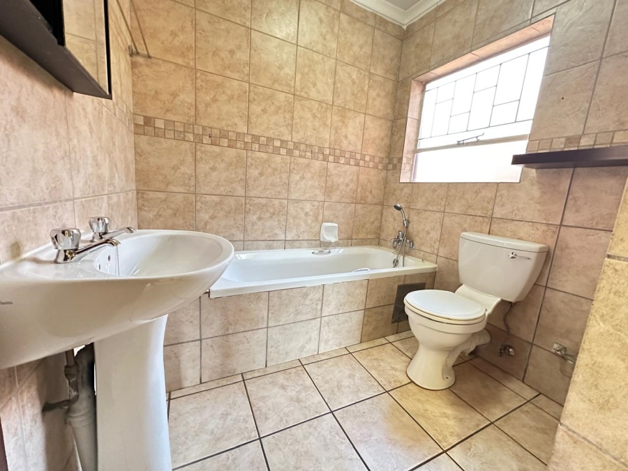 3 Bedroom Property for Sale in Amberfield Crest Estate Gauteng