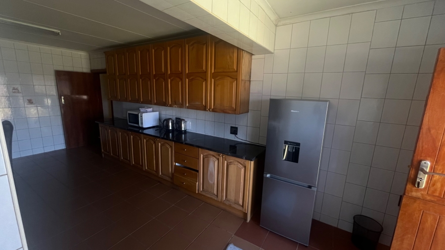 To Let 5 Bedroom Property for Rent in Cloverdene Gauteng