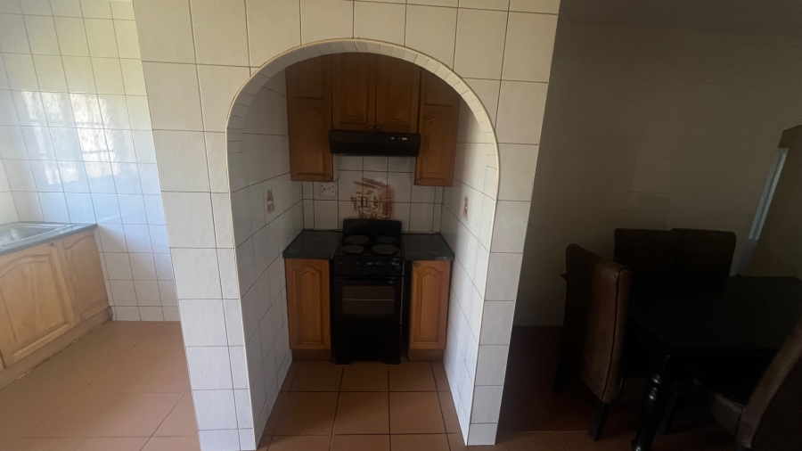 To Let 5 Bedroom Property for Rent in Cloverdene Gauteng