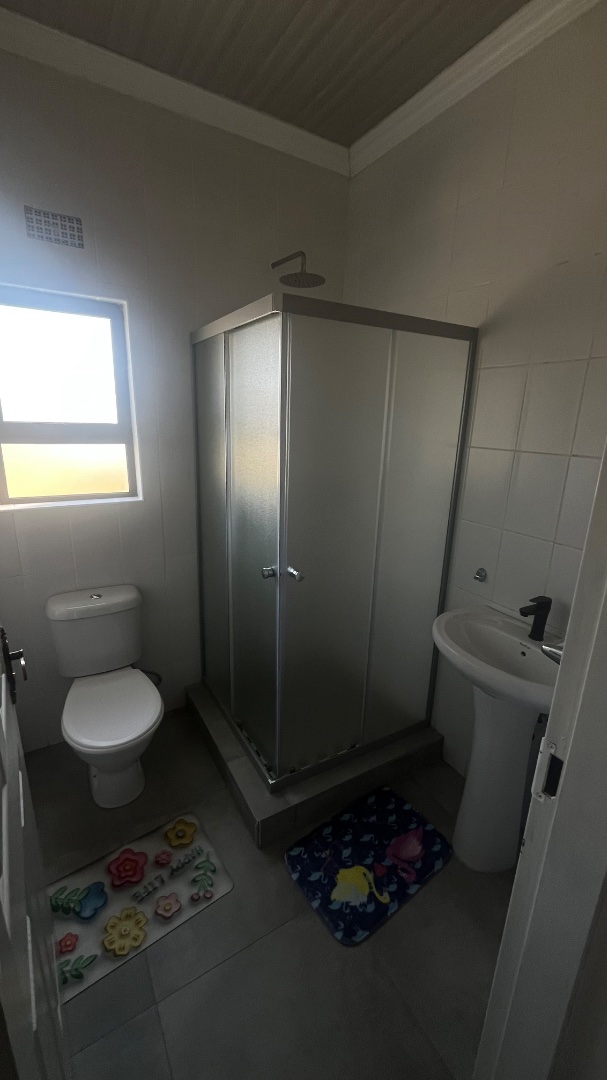 To Let 5 Bedroom Property for Rent in Cloverdene Gauteng