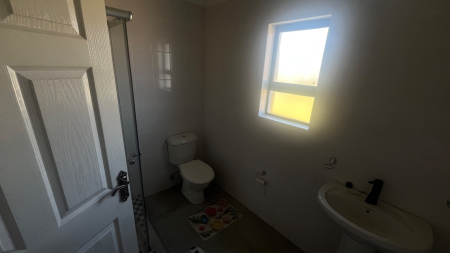 To Let 5 Bedroom Property for Rent in Cloverdene Gauteng