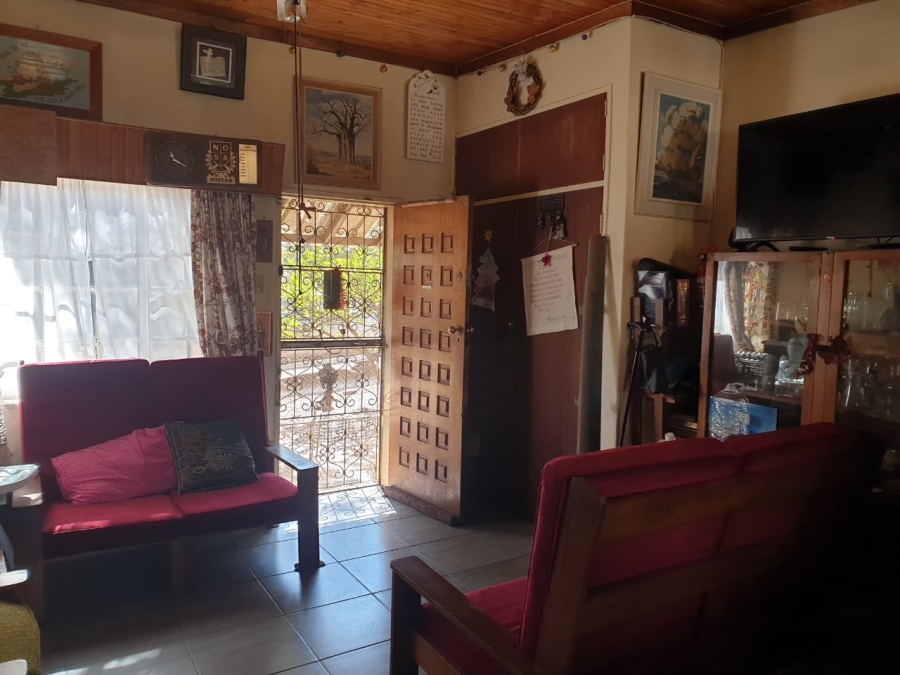 5 Bedroom Property for Sale in Glen Austin Gauteng