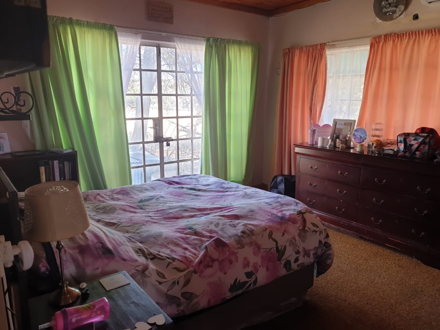 5 Bedroom Property for Sale in Glen Austin Gauteng