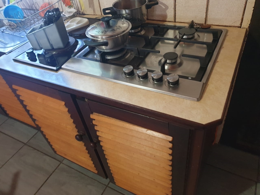 5 Bedroom Property for Sale in Glen Austin Gauteng