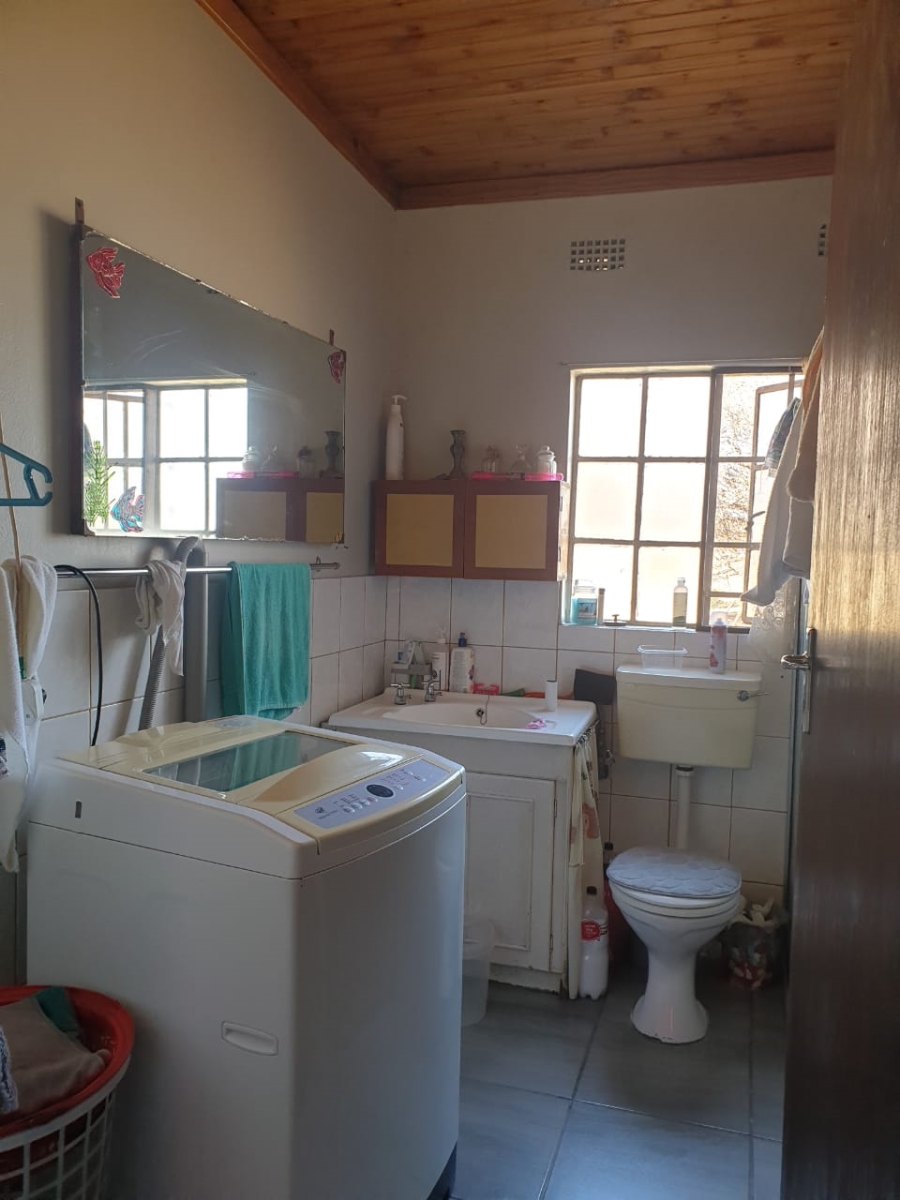 5 Bedroom Property for Sale in Glen Austin Gauteng