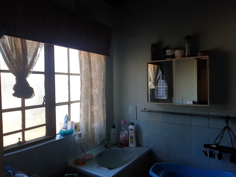 5 Bedroom Property for Sale in Glen Austin Gauteng