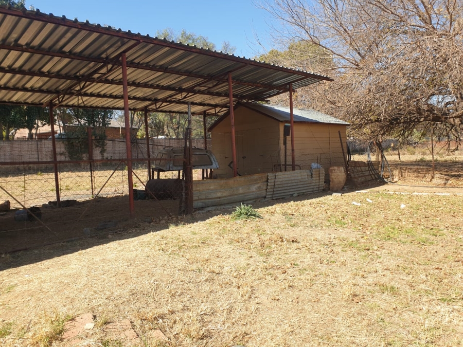 5 Bedroom Property for Sale in Glen Austin Gauteng
