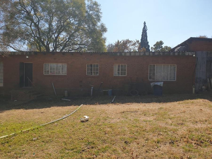 5 Bedroom Property for Sale in Glen Austin Gauteng