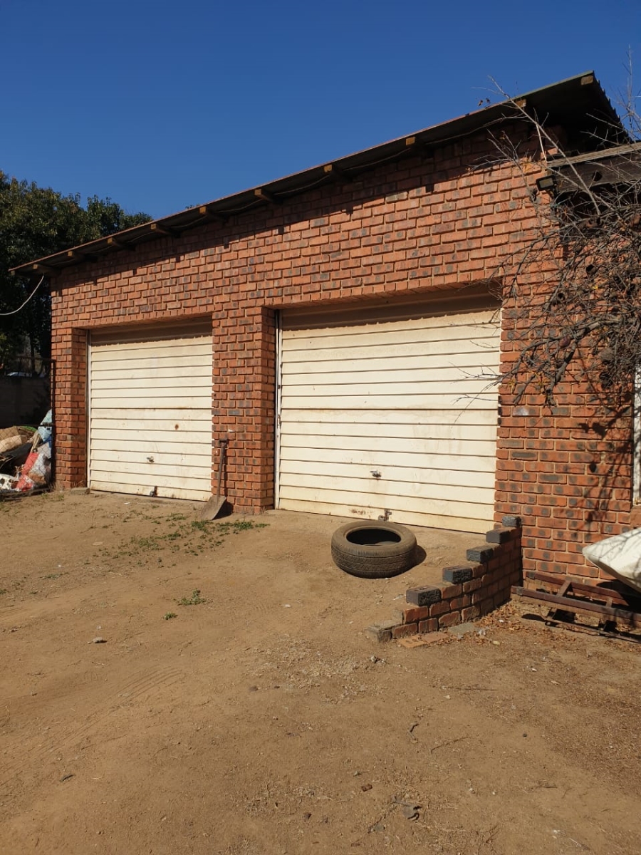 5 Bedroom Property for Sale in Glen Austin Gauteng
