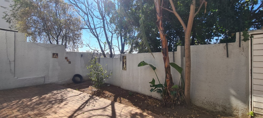 To Let 3 Bedroom Property for Rent in River Club Gauteng