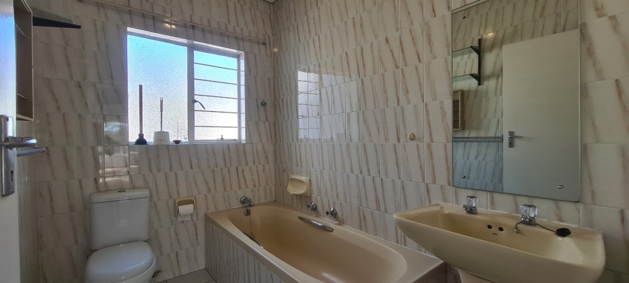 To Let 3 Bedroom Property for Rent in River Club Gauteng