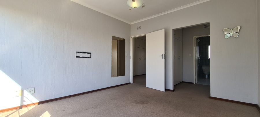 To Let 3 Bedroom Property for Rent in River Club Gauteng