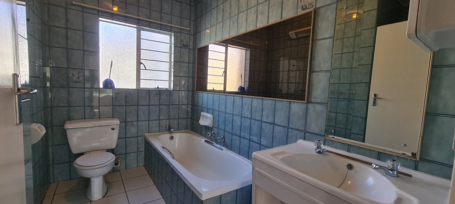 To Let 3 Bedroom Property for Rent in River Club Gauteng