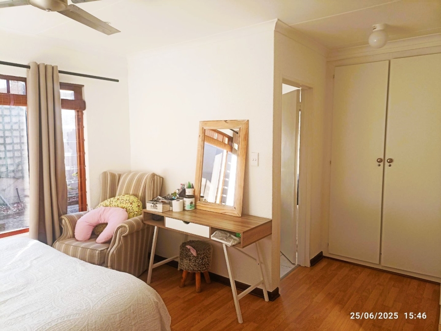 To Let 2 Bedroom Property for Rent in Bromhof Gauteng