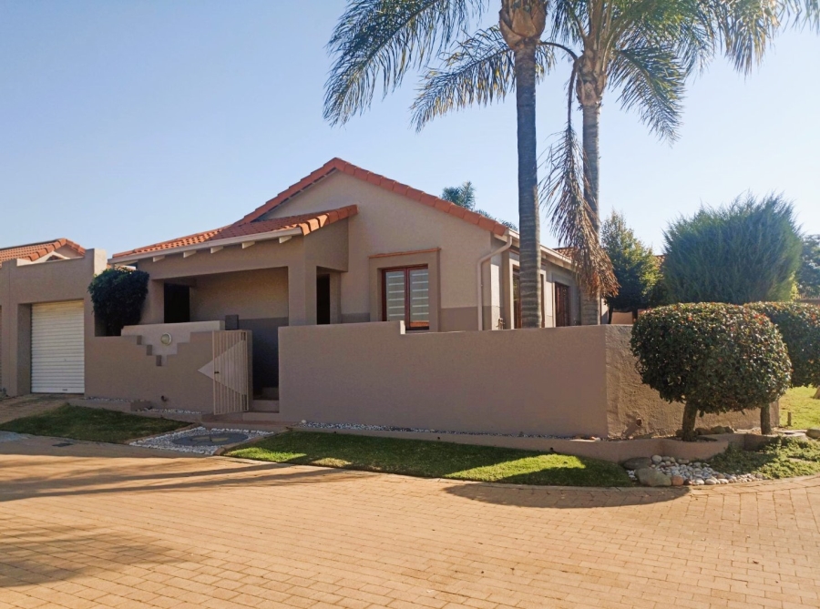 To Let 2 Bedroom Property for Rent in Bromhof Gauteng