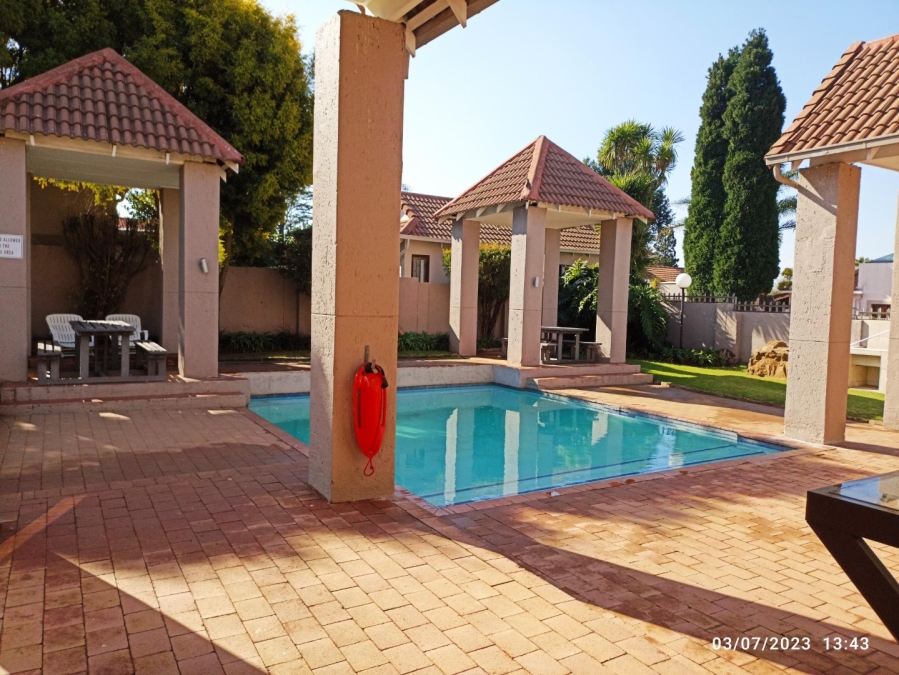 To Let 2 Bedroom Property for Rent in Bromhof Gauteng
