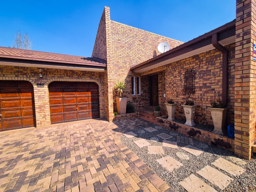 4 Bedroom Property for Sale in Vanderbijlpark SE 3 Gauteng