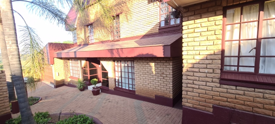 To Let 4 Bedroom Property for Rent in Laudium Gauteng