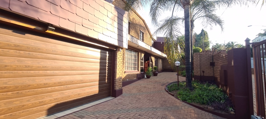 To Let 4 Bedroom Property for Rent in Laudium Gauteng