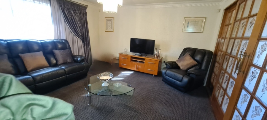 To Let 4 Bedroom Property for Rent in Laudium Gauteng