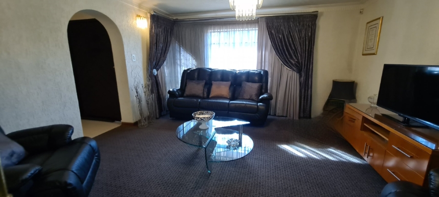 To Let 4 Bedroom Property for Rent in Laudium Gauteng