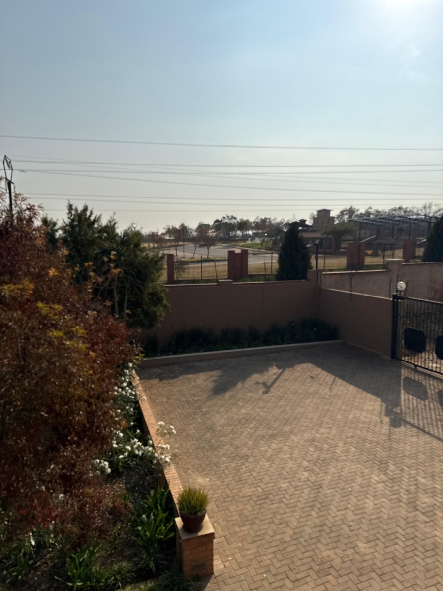 5 Bedroom Property for Sale in Avianto Estates Gauteng
