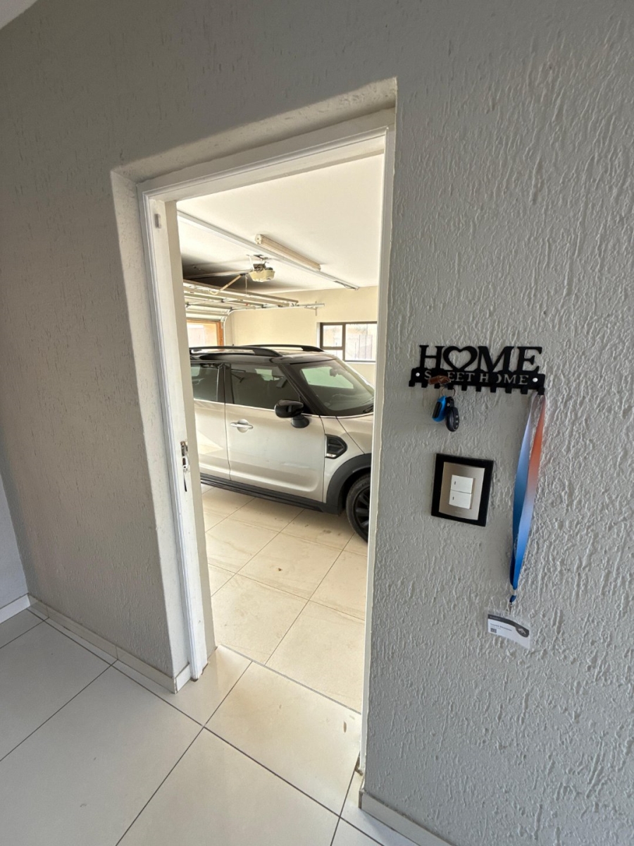 5 Bedroom Property for Sale in Avianto Estates Gauteng