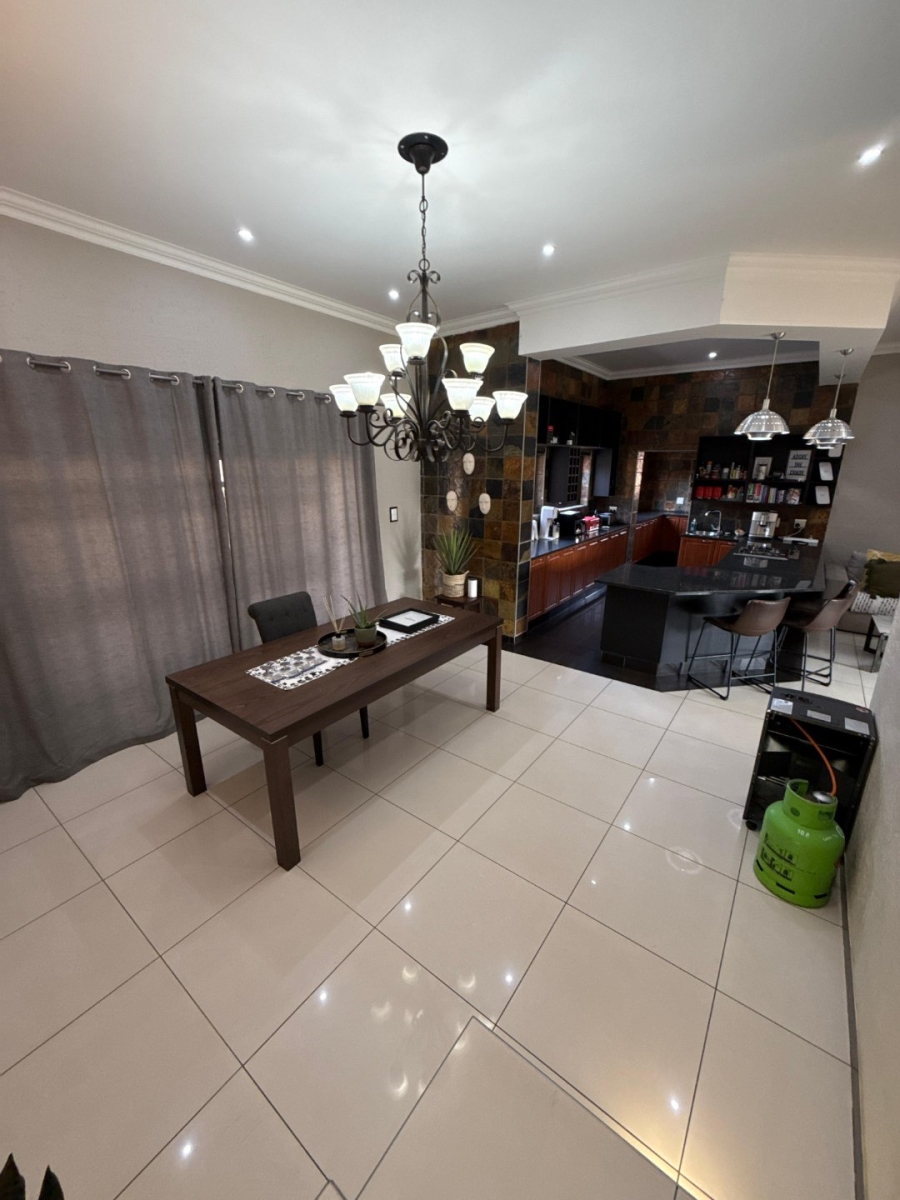 5 Bedroom Property for Sale in Avianto Estates Gauteng