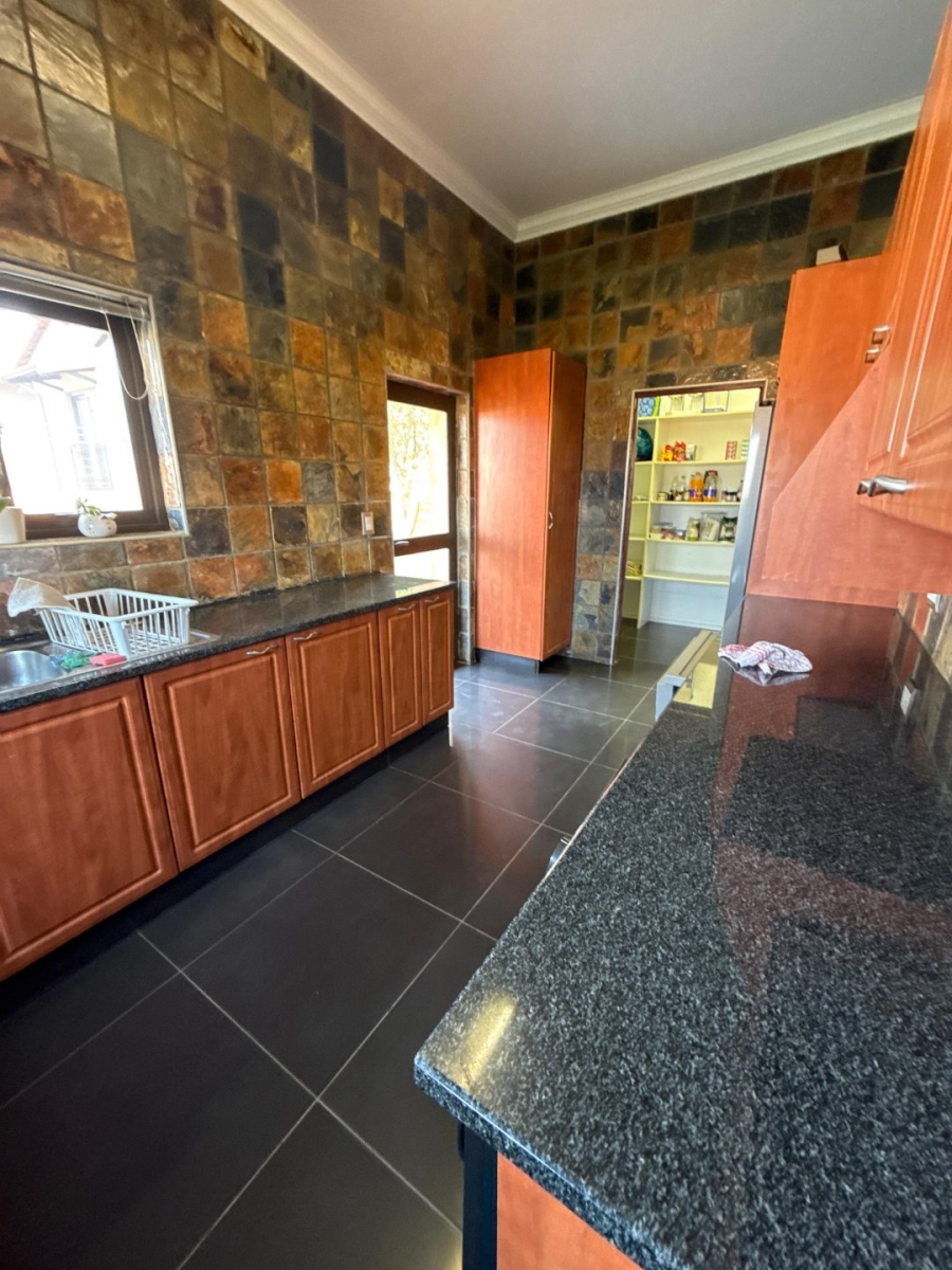 5 Bedroom Property for Sale in Avianto Estates Gauteng