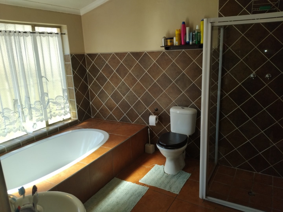 3 Bedroom Property for Sale in Edenvale Central Gauteng