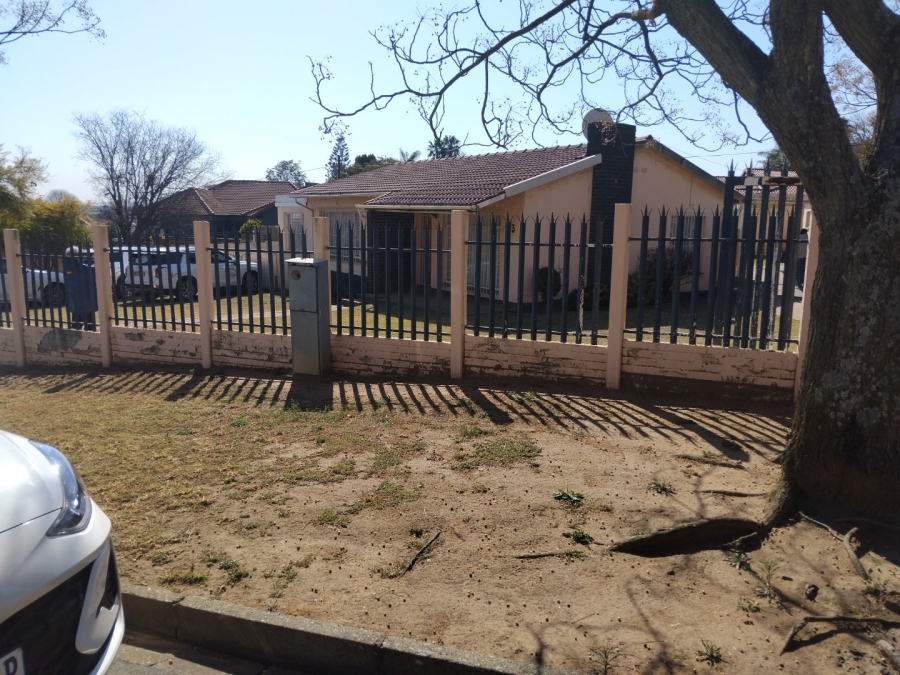 3 Bedroom Property for Sale in Edenvale Central Gauteng