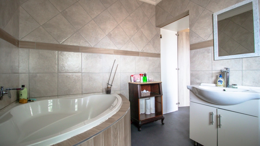 4 Bedroom Property for Sale in Boekenhoutskloof and surround Gauteng