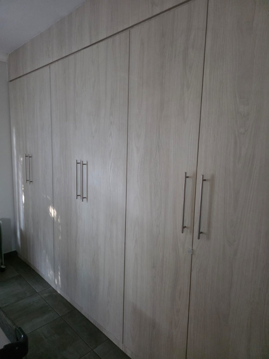 4 Bedroom Property for Sale in Mountain View Gauteng
