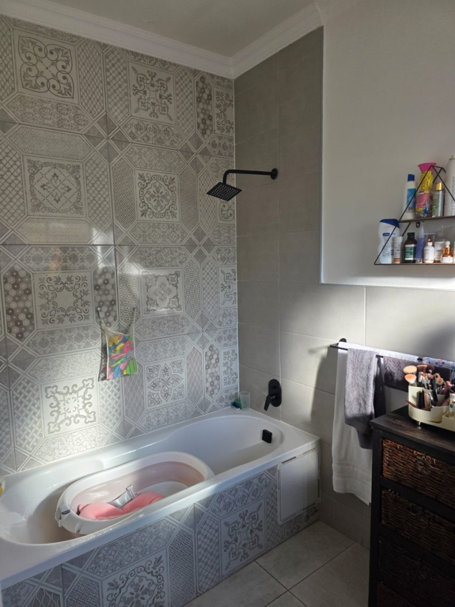 4 Bedroom Property for Sale in Mountain View Gauteng
