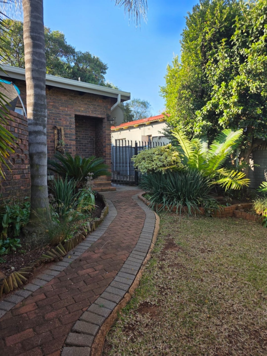 4 Bedroom Property for Sale in Mountain View Gauteng