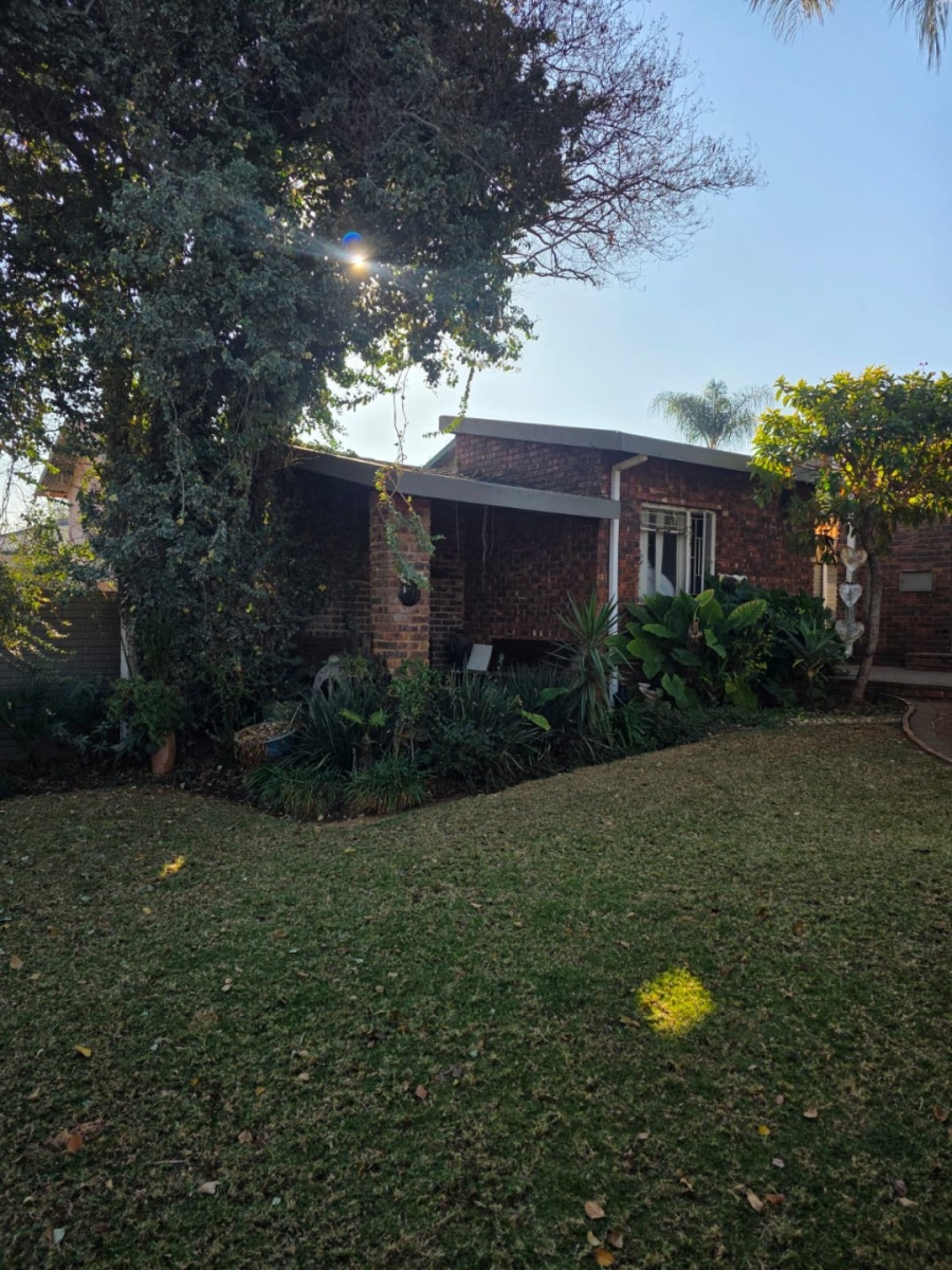 4 Bedroom Property for Sale in Mountain View Gauteng