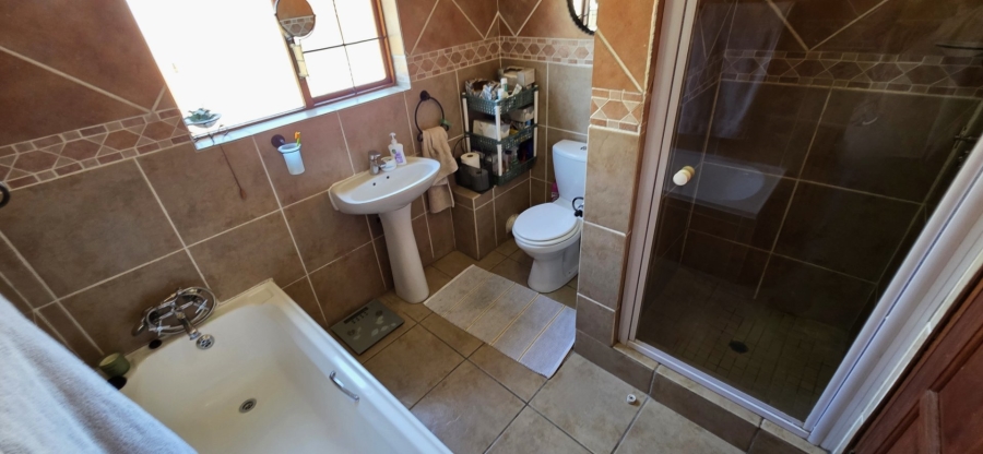 3 Bedroom Property for Sale in Amberfield Crest Estate Gauteng