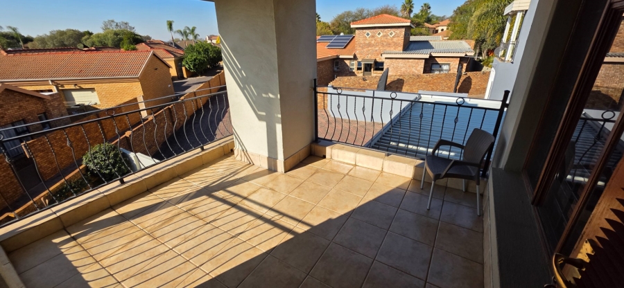 3 Bedroom Property for Sale in Amberfield Crest Estate Gauteng