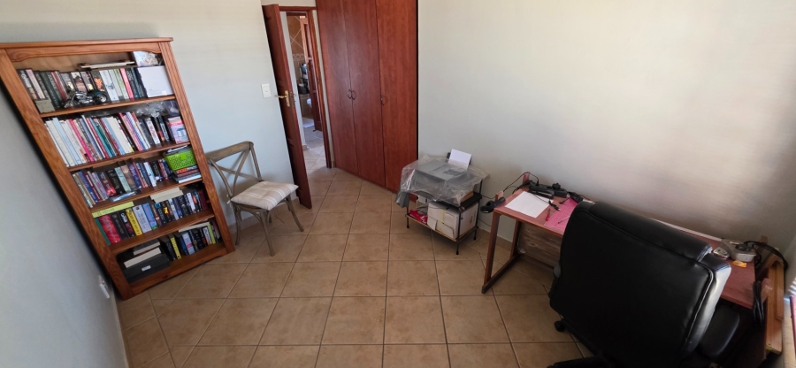 3 Bedroom Property for Sale in Amberfield Crest Estate Gauteng