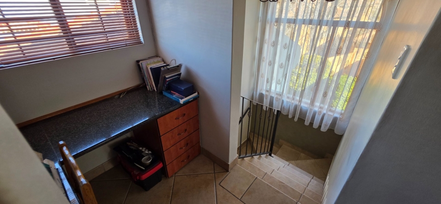 3 Bedroom Property for Sale in Amberfield Crest Estate Gauteng