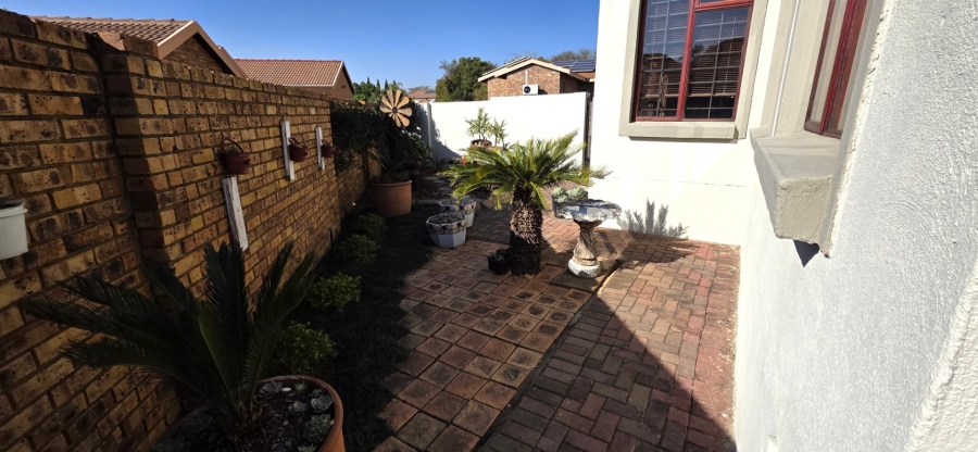3 Bedroom Property for Sale in Amberfield Crest Estate Gauteng