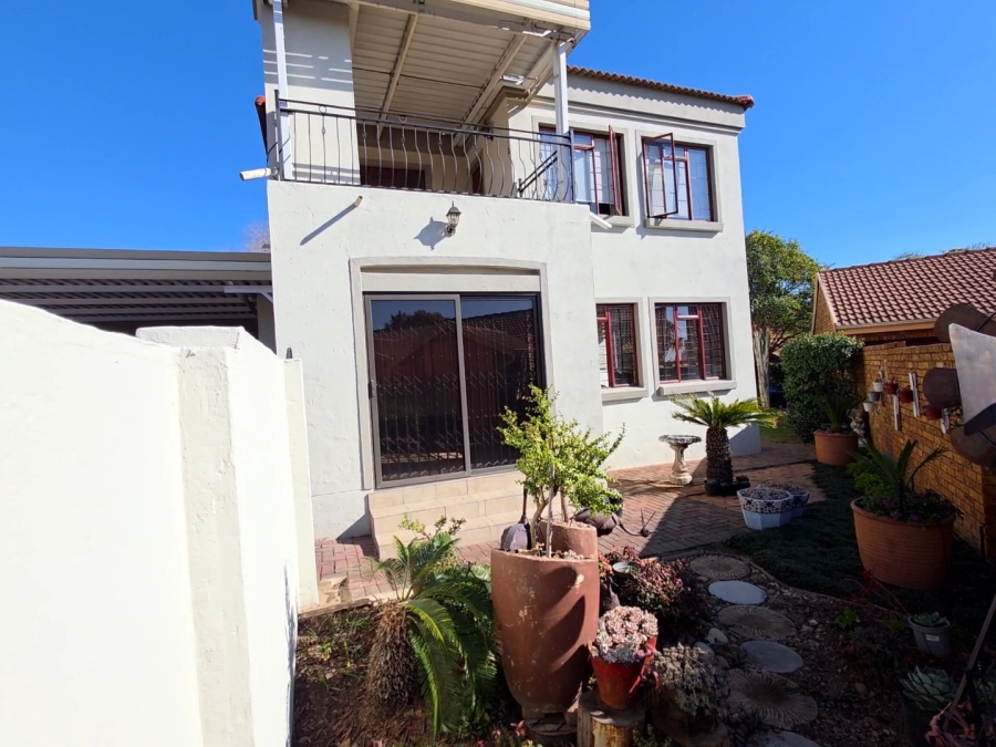 3 Bedroom Property for Sale in Amberfield Crest Estate Gauteng