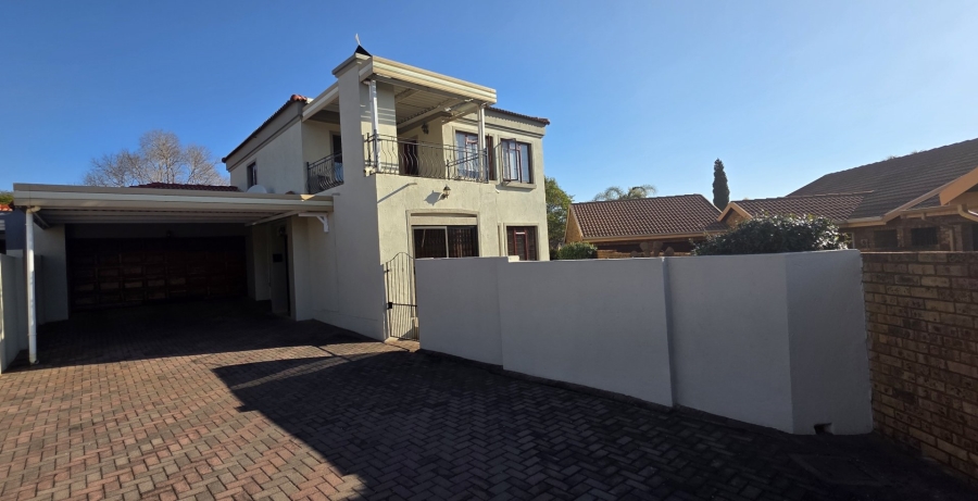 3 Bedroom Property for Sale in Amberfield Crest Estate Gauteng