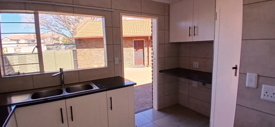 3 Bedroom Property for Sale in Heuweloord Gauteng