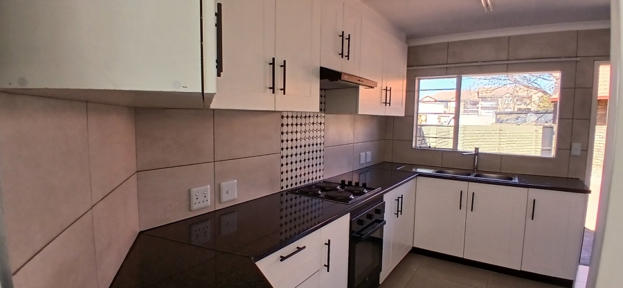 3 Bedroom Property for Sale in Heuweloord Gauteng