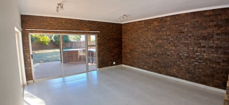 3 Bedroom Property for Sale in Heuweloord Gauteng