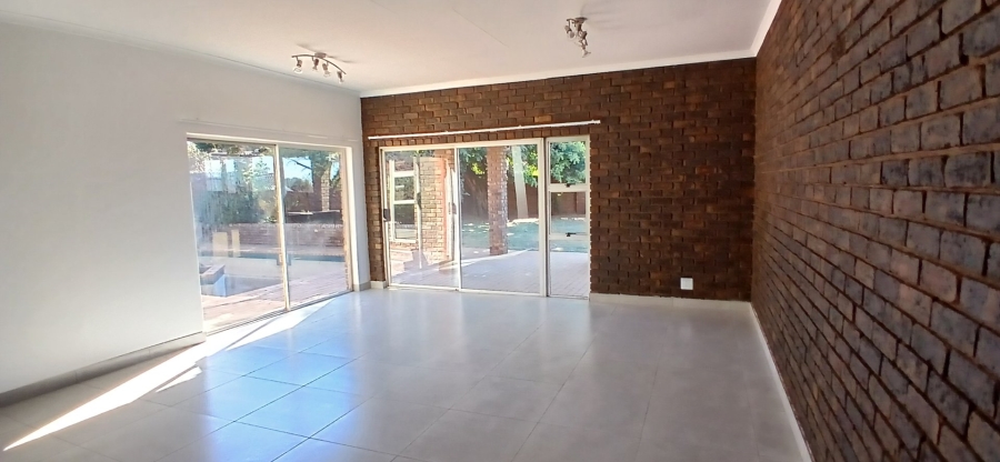 3 Bedroom Property for Sale in Heuweloord Gauteng