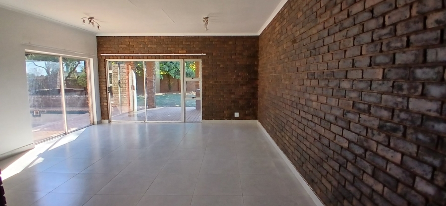 3 Bedroom Property for Sale in Heuweloord Gauteng